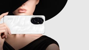HONOR 200 KV - 2HONOR 200 KV - 3Studio-level Portrait Camera | HONOR Eye Comfort Display | 5200mAh Silicon-carbon Battery